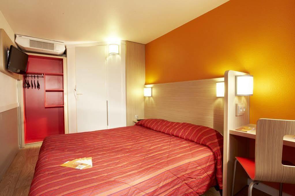 Premiere Classe Paris Ouest - Nanterre - La Defense Bagian luar foto